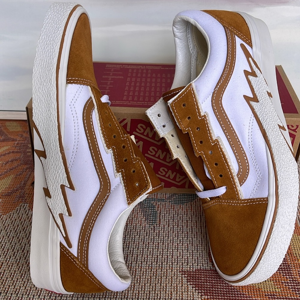 Vans Men’s Old Skool Bolt
Cathay Spice
VN0009Q5KFR 
Sneakers - Picture 12 of 16